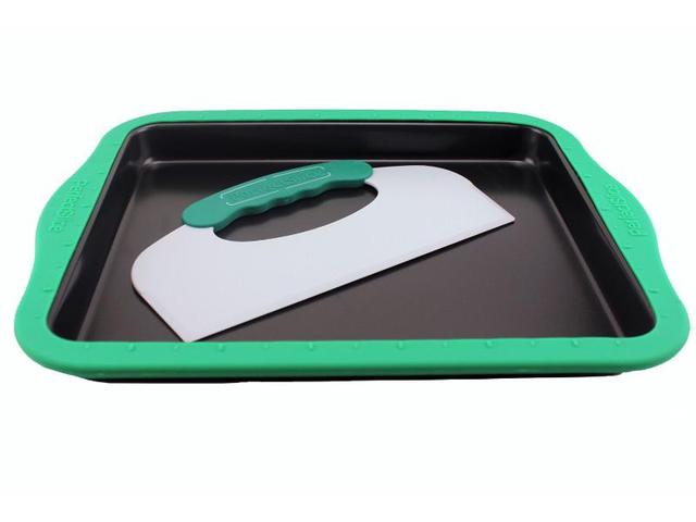 BergHoff 2211746 - Perfect Slice 14" Cookie Sheet Big with Silicone Sleeve and Slicing Tool